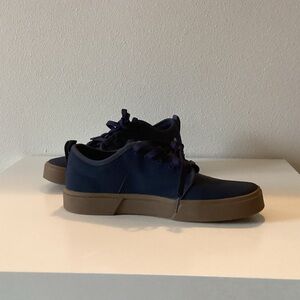 Puma Casual Low-Top Canvas Sneakers in Navy with Brown Sole Size 8.5 NB